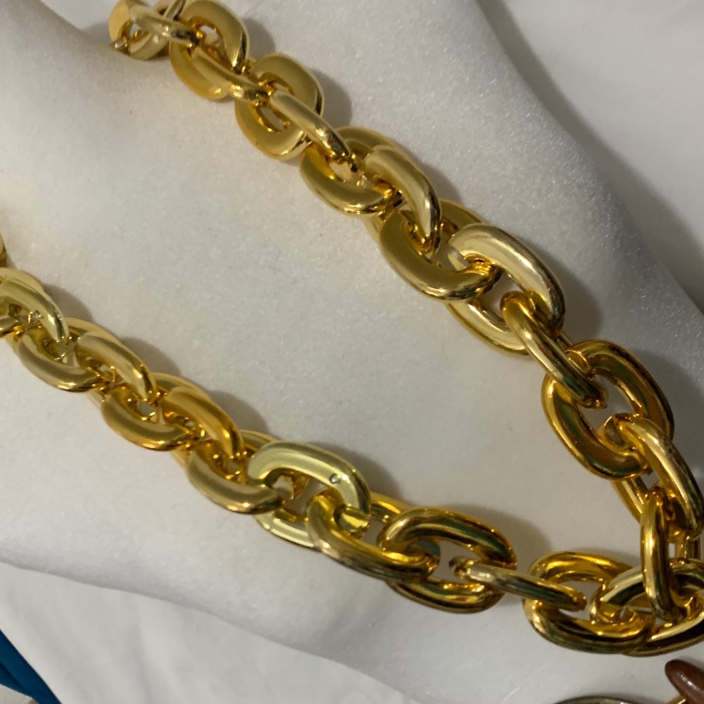Gold Chunky Link Necklace - Women Jewelry - Picture 3 of 3